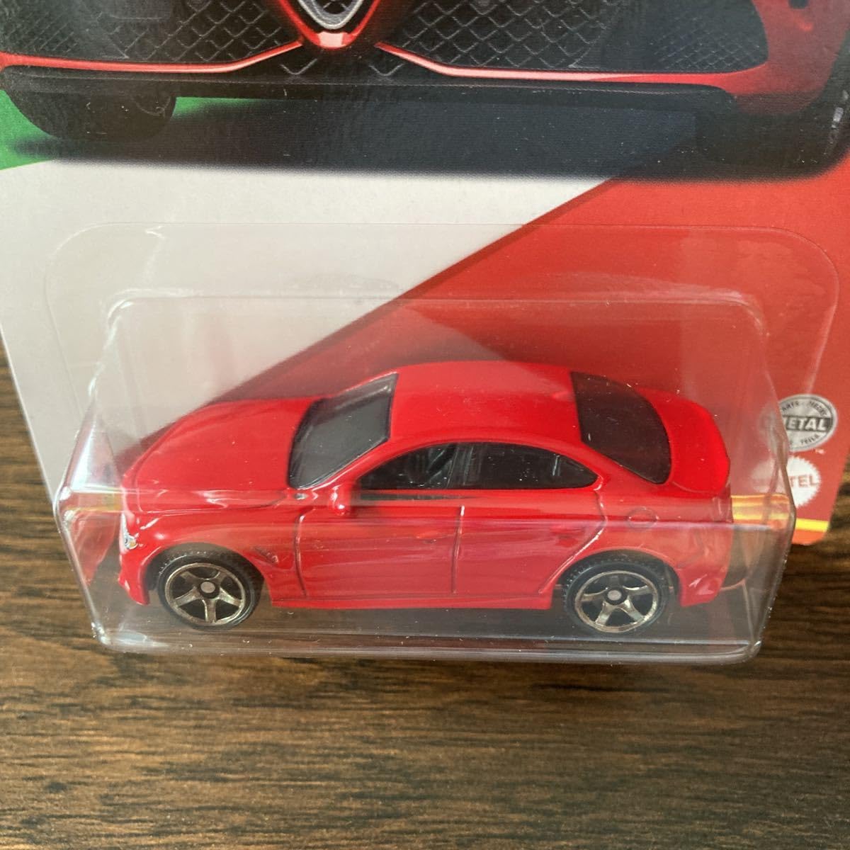 USトイフェア限定 マッチボックス 2016 アルファロメオ ジュリア Amazon.com: Matchbox 2016 Alfa Romeo Giulia 26/100 - : Toys